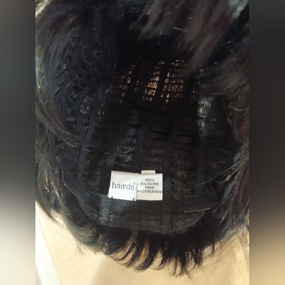 Wispy Cut Wig by Hairdo. - Picture 6 of 11